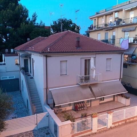 Good House- Ampio Appartamento Vicino Al Mare Rimini Exteriér fotografie